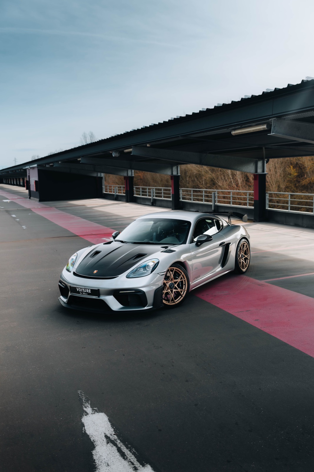 Porsche 718 Cayman GT4 RS en atelier